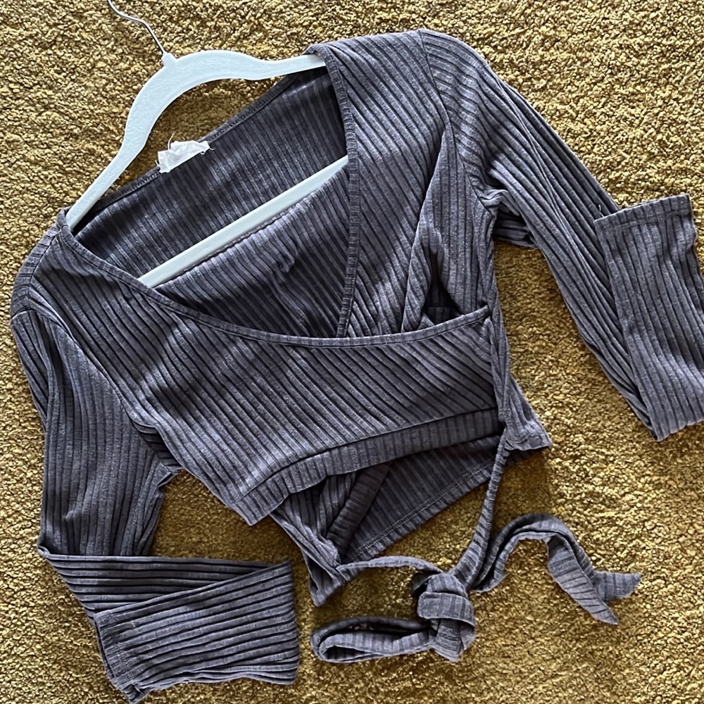 Crop wrap top, long sleeve - grey